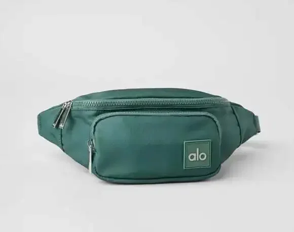 Alo Yoga Explorer Fanny Pack Winter Ivy - Picture 2 of 5